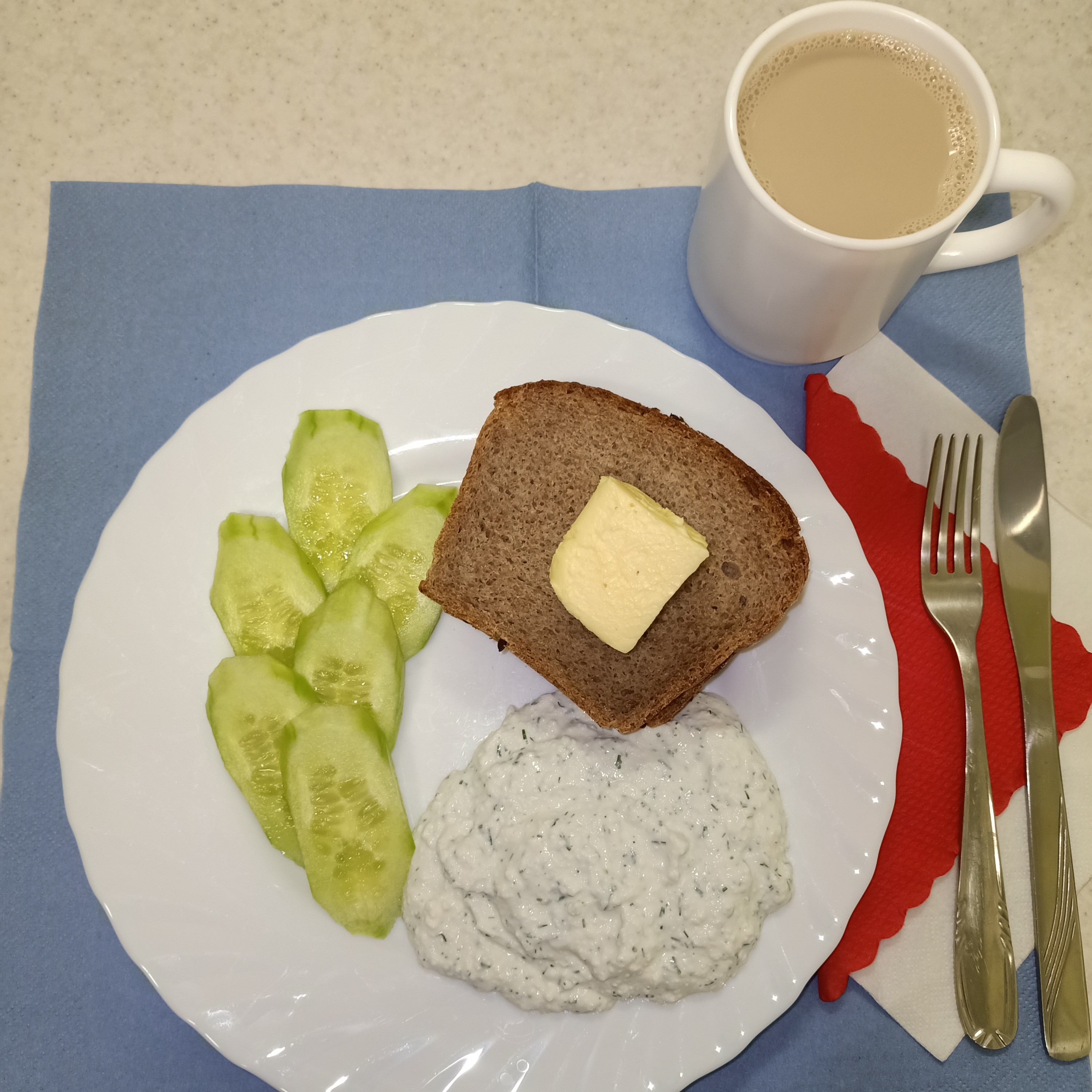 śniadanie - dieta<br />z ograniczeniem łatwo<br />przyswajalnych węglowodanów